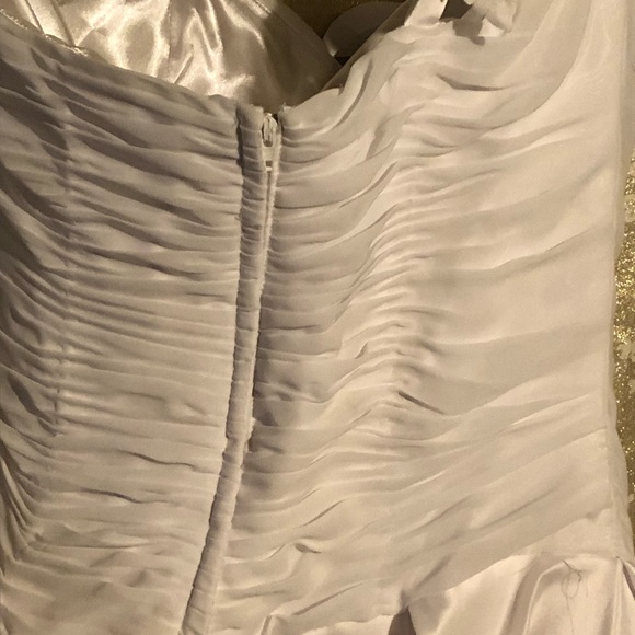 Gorgeous brand new ivory white wedding gown - Picture 7 of 8